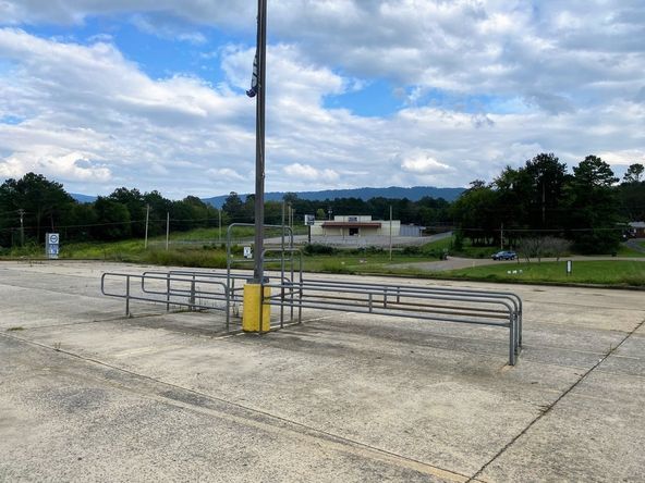 Former IGA Grocery Store : 6071 US --411 , Benton, TN 37307